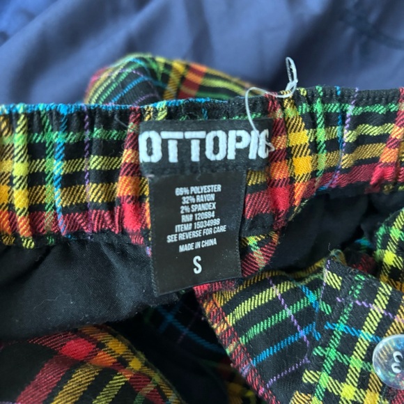 Hot Topic Rainbow Plaid Women’s Tapered Pants Sz Small Grunge Pride Y2K Emo Punk - Picture 7 of 7